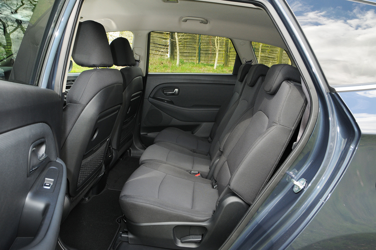Kia Carens seats