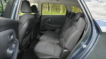 Kia Carens seats