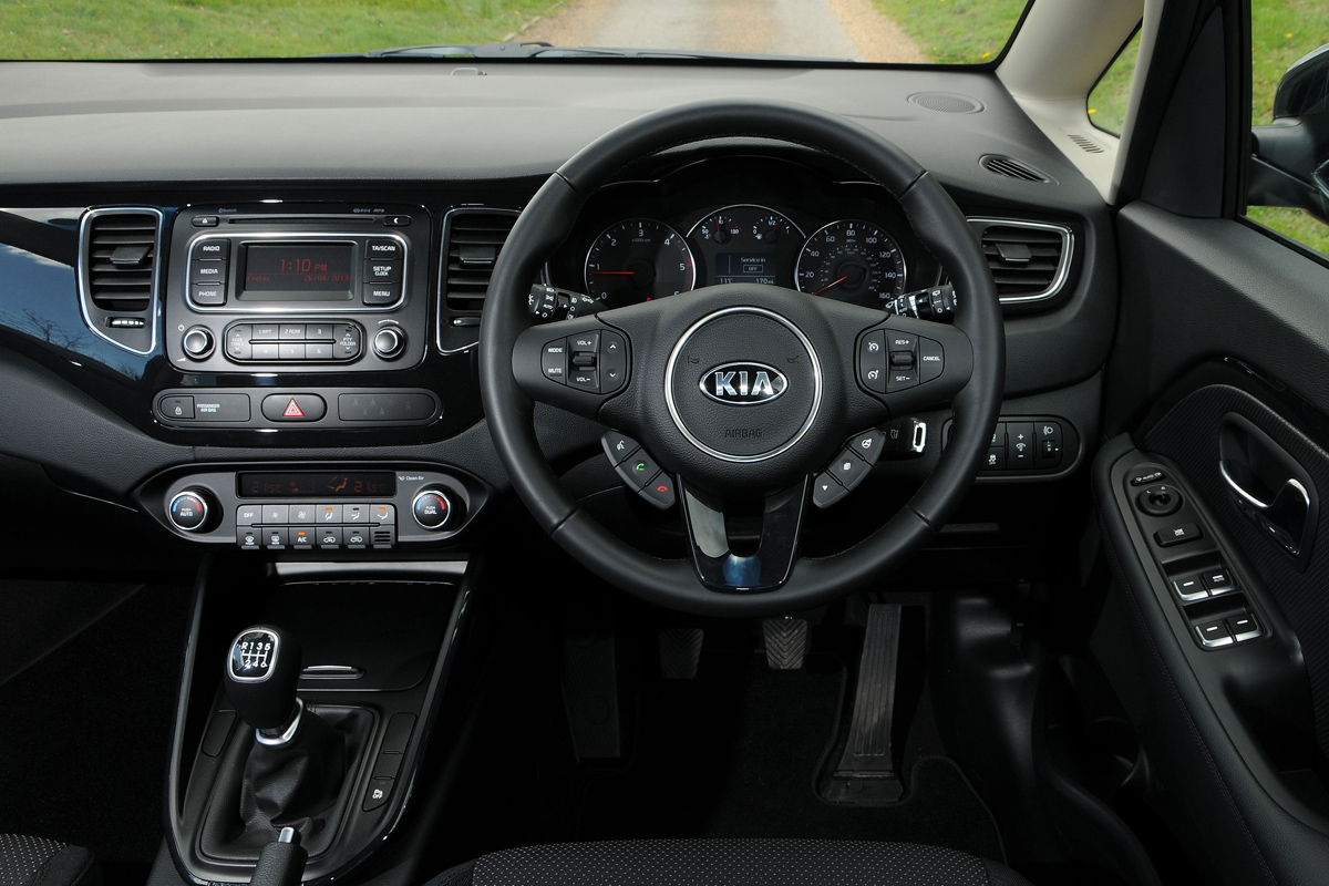 Kia Carens 2 1.7 CRDi interior