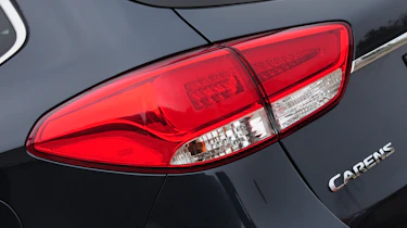 Kia Carens badge