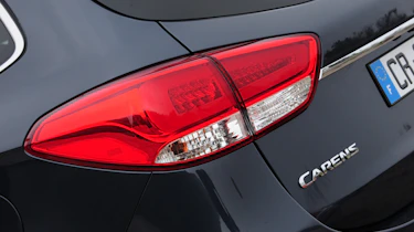 Kia Carens badge