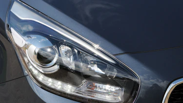 Kia Carens 2 1.7 CRDi headlight