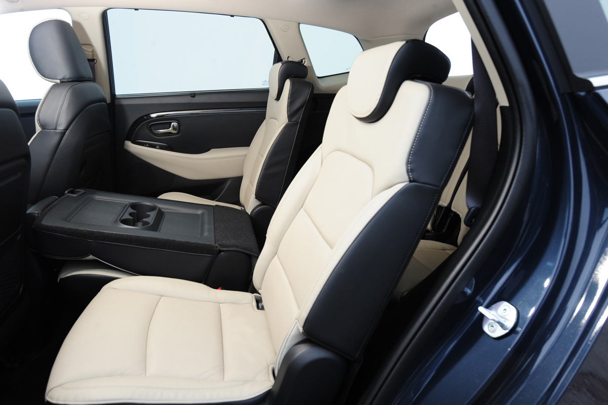 Kia Carens seats