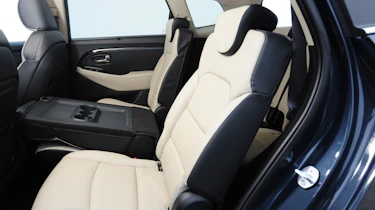 Kia Carens seats