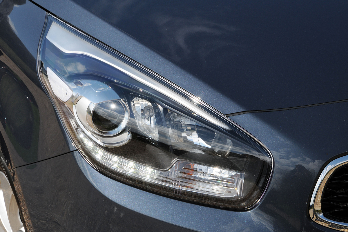 Kia Carens headlight