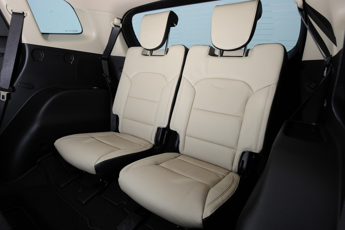 Kia Carens rear seats