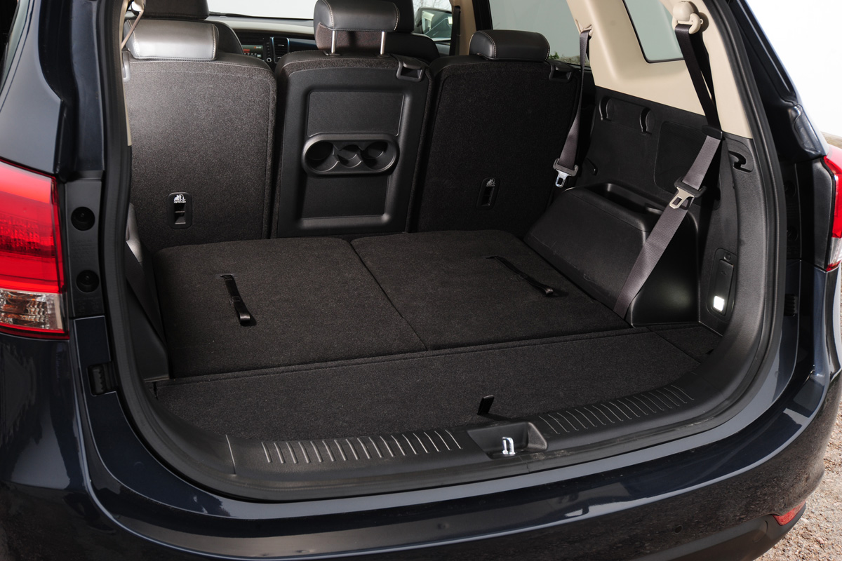 Kia Carens boot