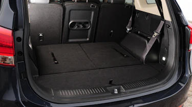 Kia Carens boot