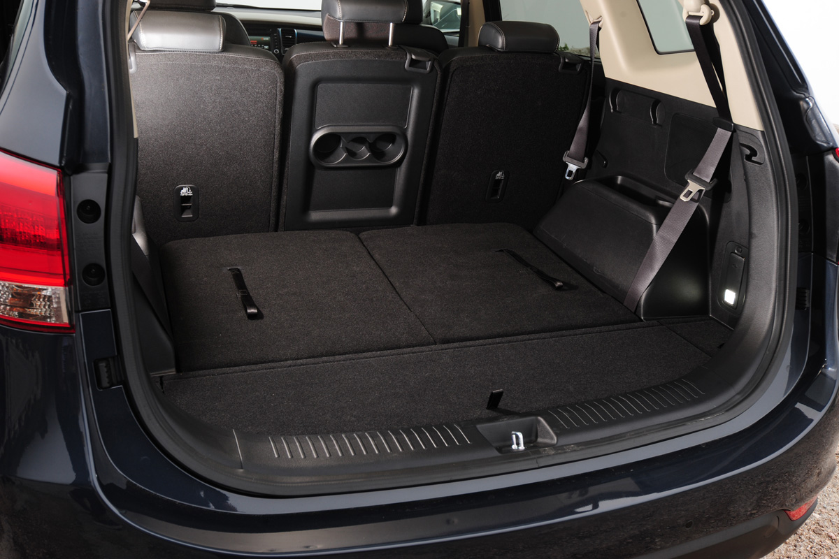 Kia Carens boot