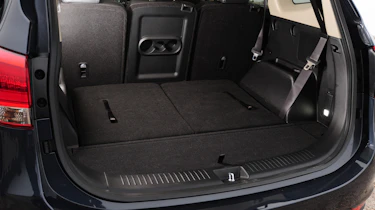 Kia Carens boot