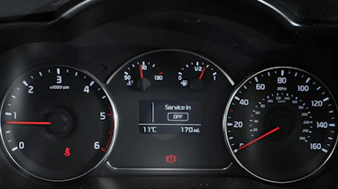 Kia Carens 2 1.7 CRDi dials