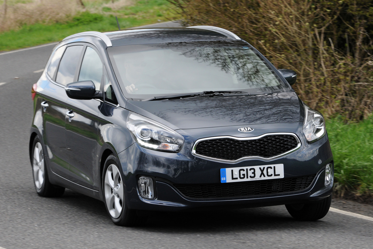 Kia Carens front cornering