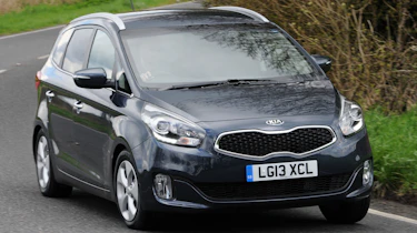 Kia Carens front cornering