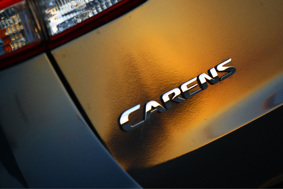 Kia Carens badge