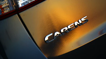 Kia Carens badge