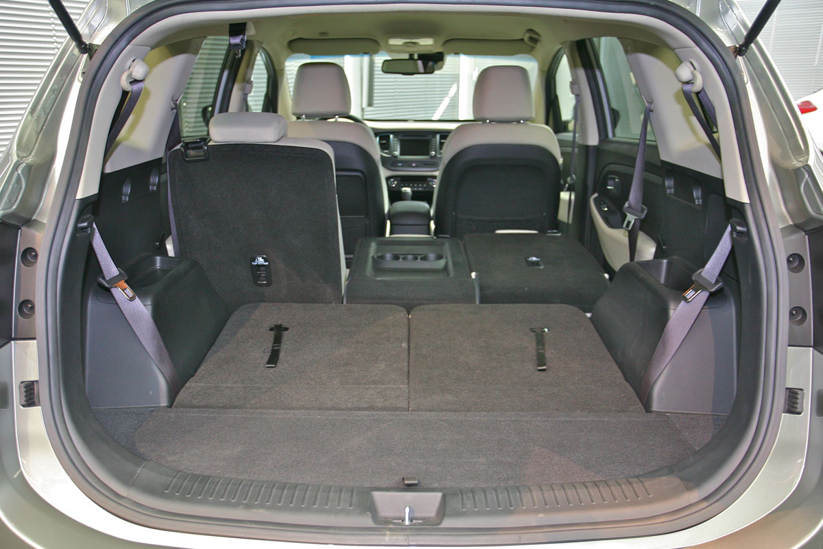 Kia Carens boot