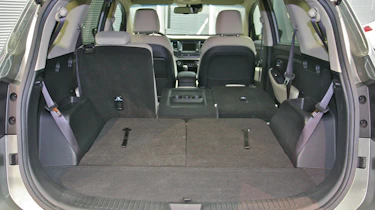 Kia Carens boot