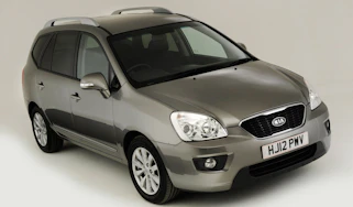 Kia Carens front three quarters
