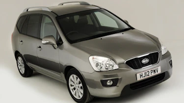 Kia Carens front three quarters