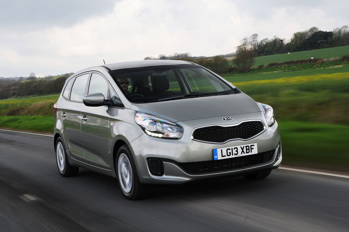 Kia Carens front tracking 2