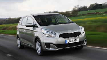 Kia Carens front tracking 2