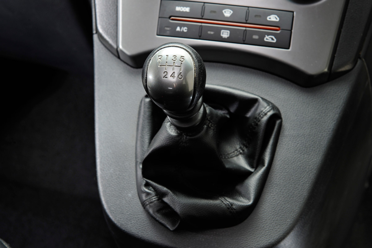 Kia Carens gearbox