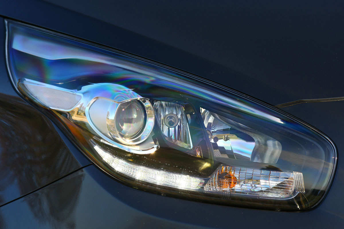 Kia Carens headlight