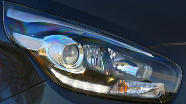 Kia Carens headlight