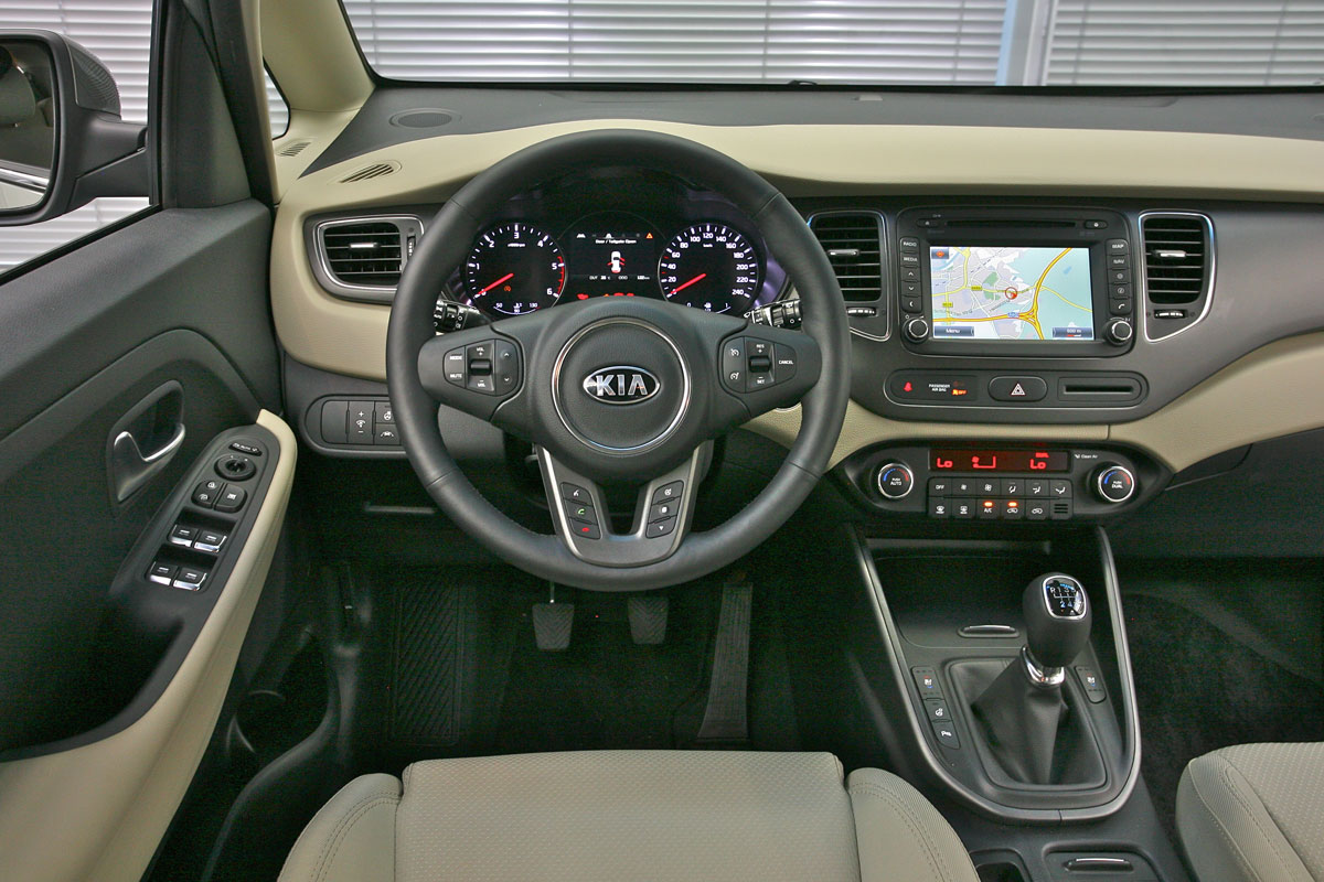Kia Carens interior