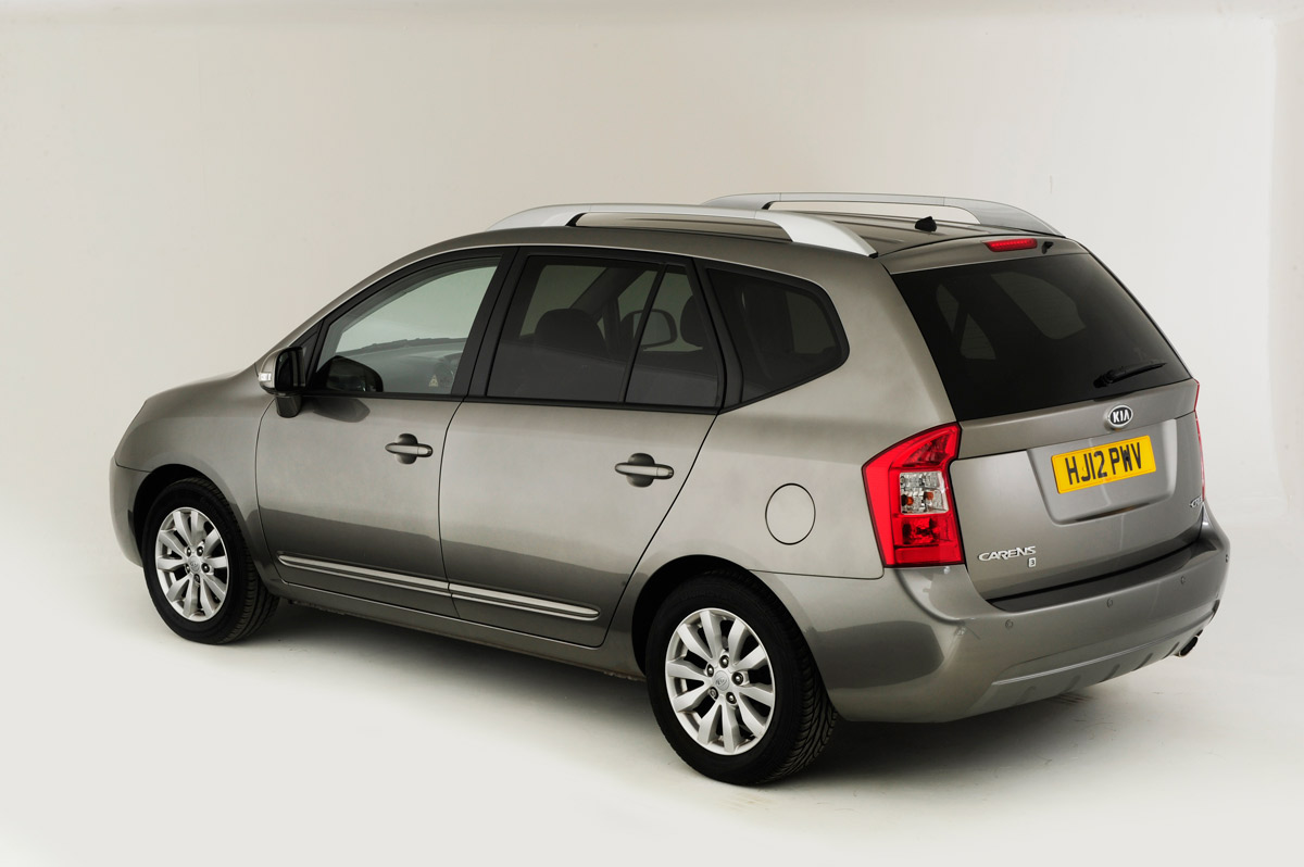 Kia Carens rear three quarters