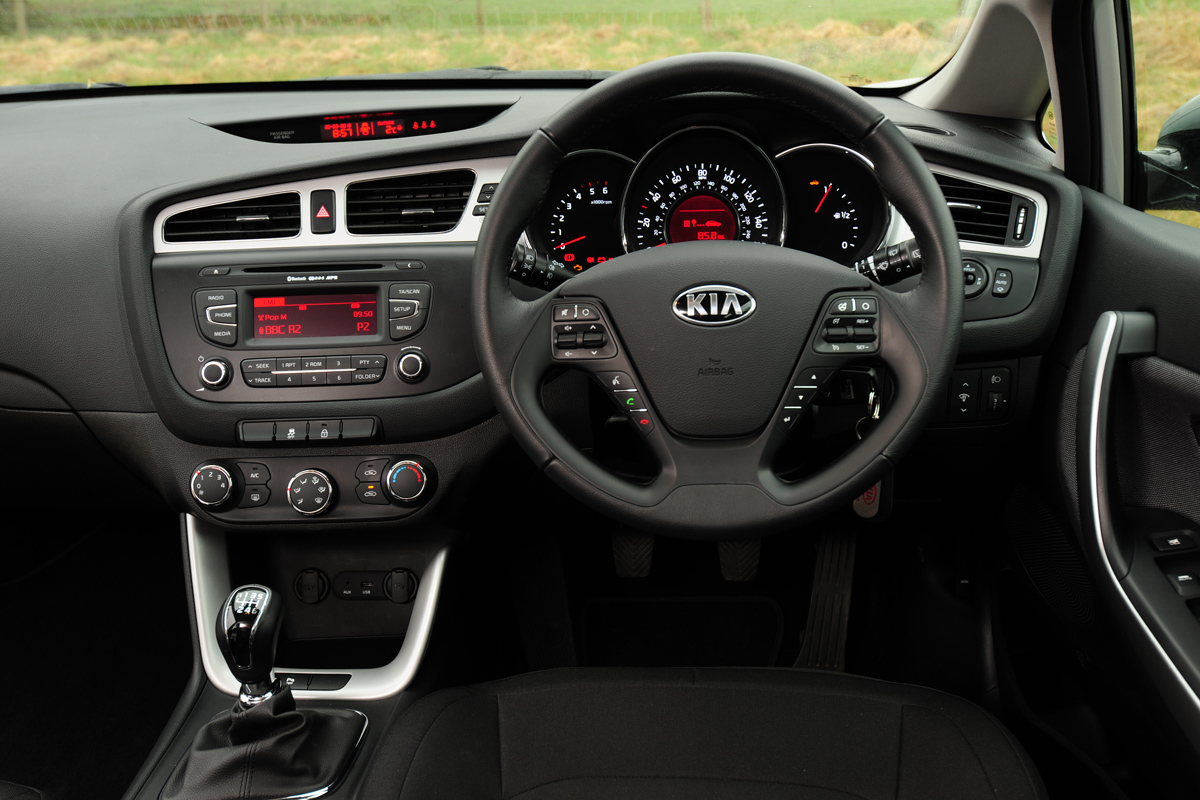 Kia Cee’d 1.6 CRDi 2 interior
