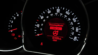 Kia Cee’d 1.6 CRDi 2 dials