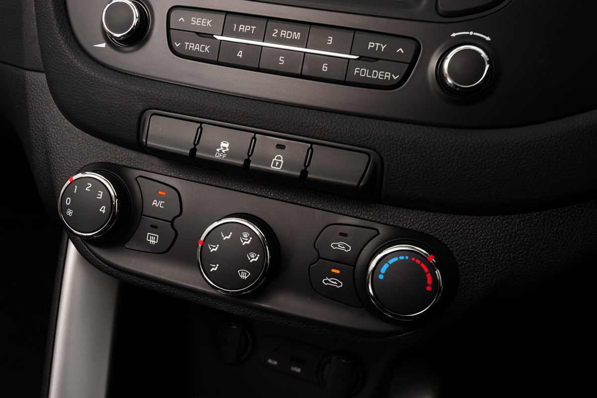 Kia Cee’d 1.6 CRDi 2 centre console