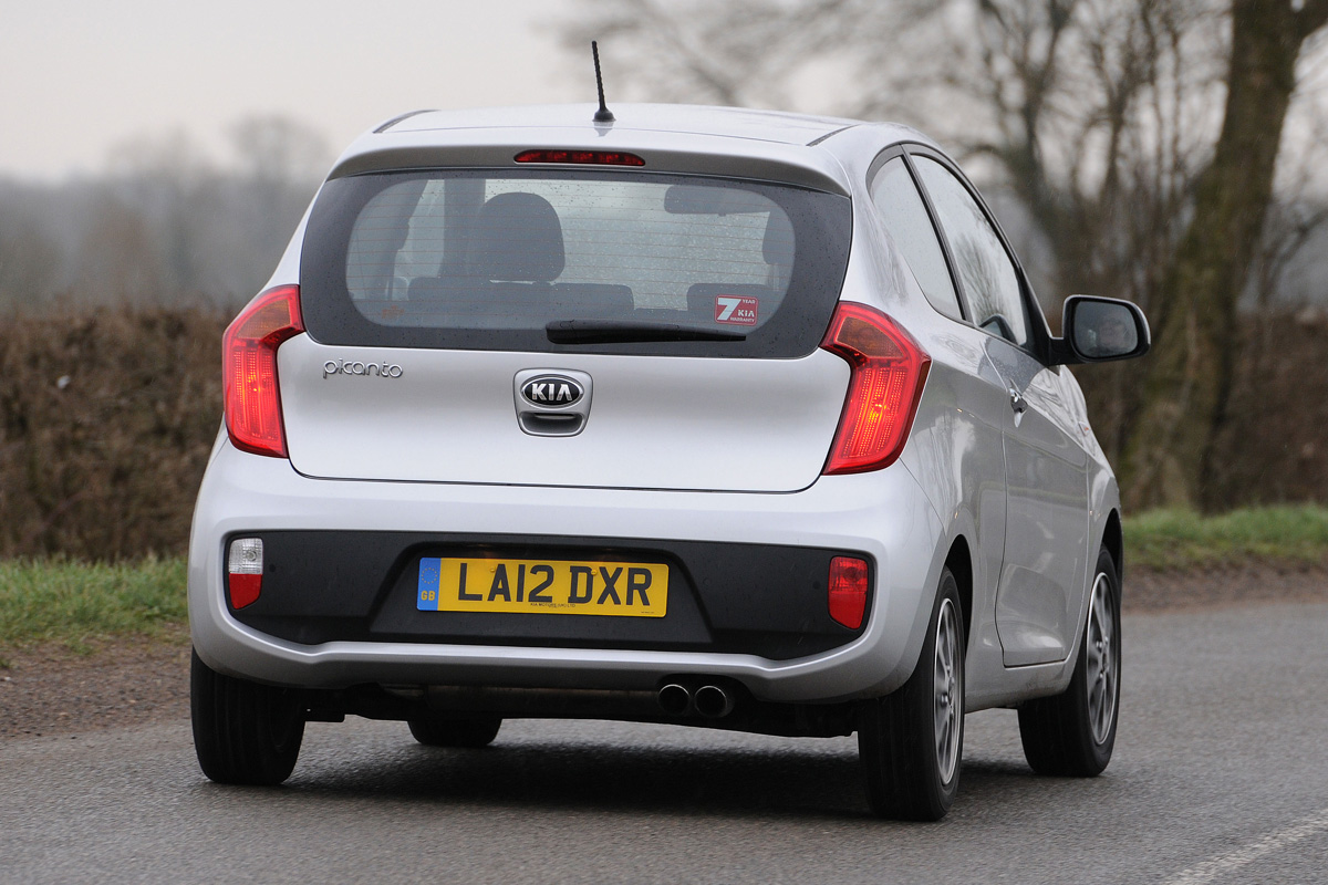 Kia Picanto 1 1.0 rear cornering