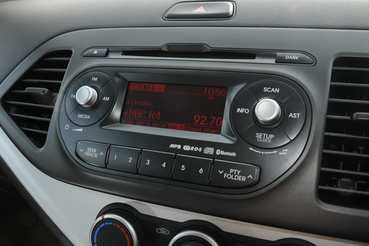 Kia Picanto 1 1.0 centre console