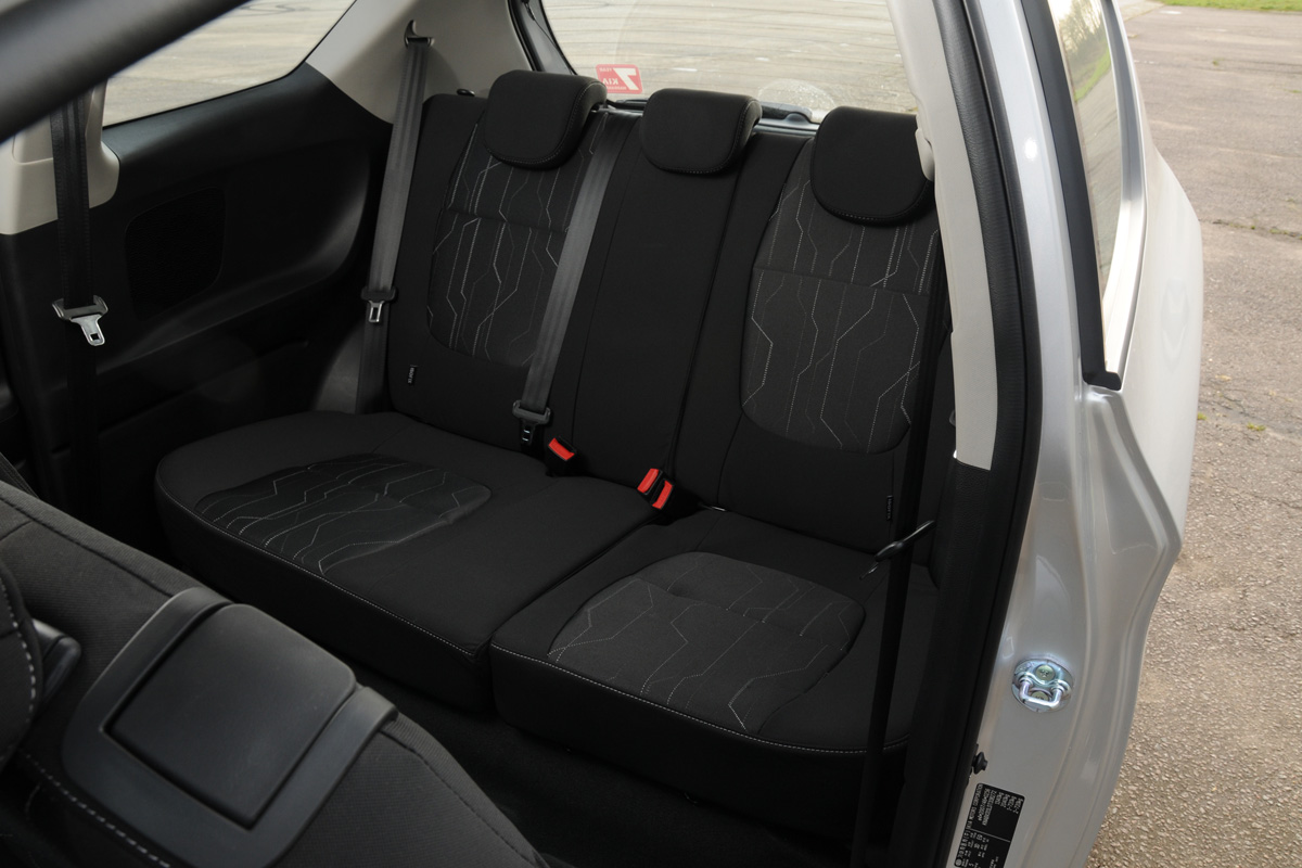 Kia Picanto 1 1.0 rear seats
