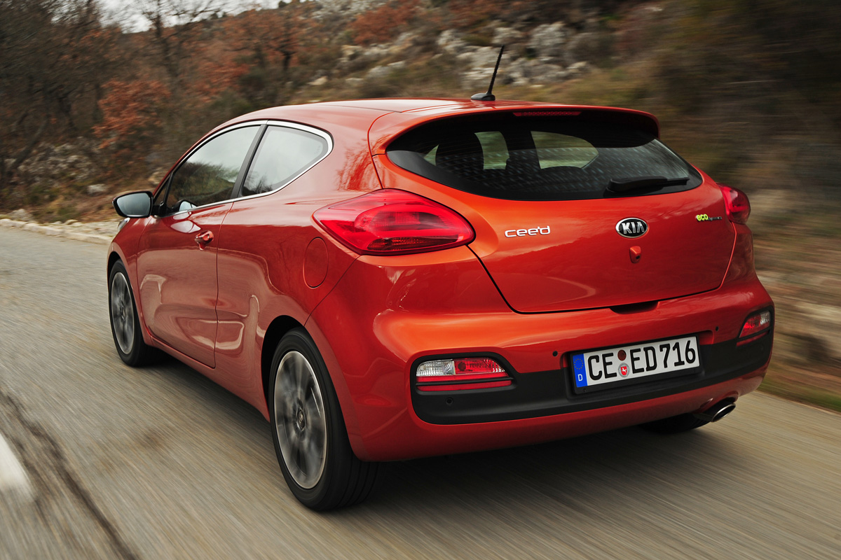 Kia Pro_cee'd rear tracking