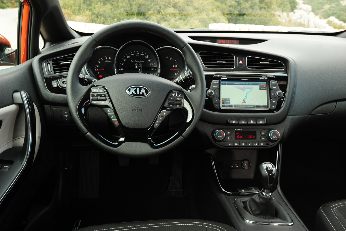 Kia Pro_cee'd interior