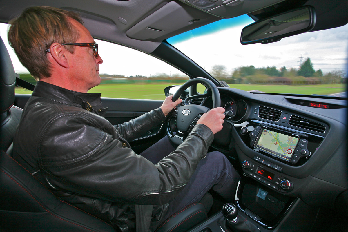 Kia Pro_cee’d GT driving