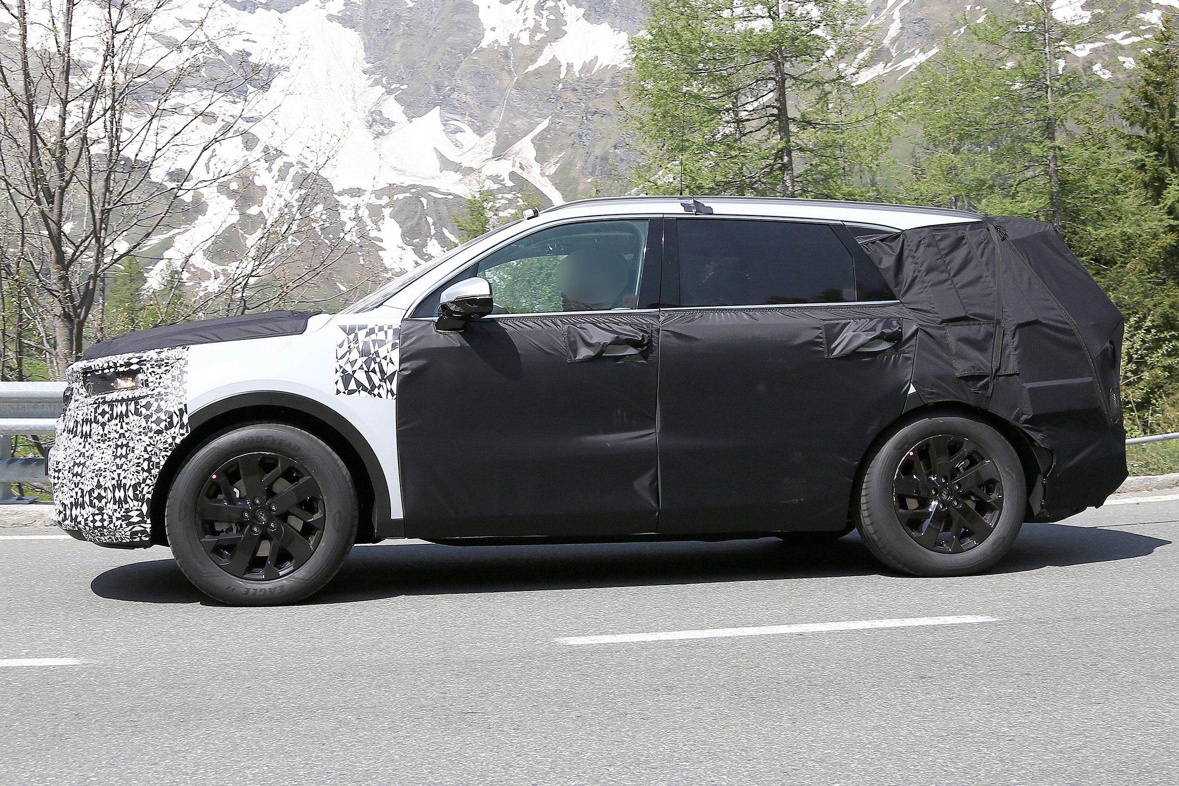 Kia Sorento facelift side