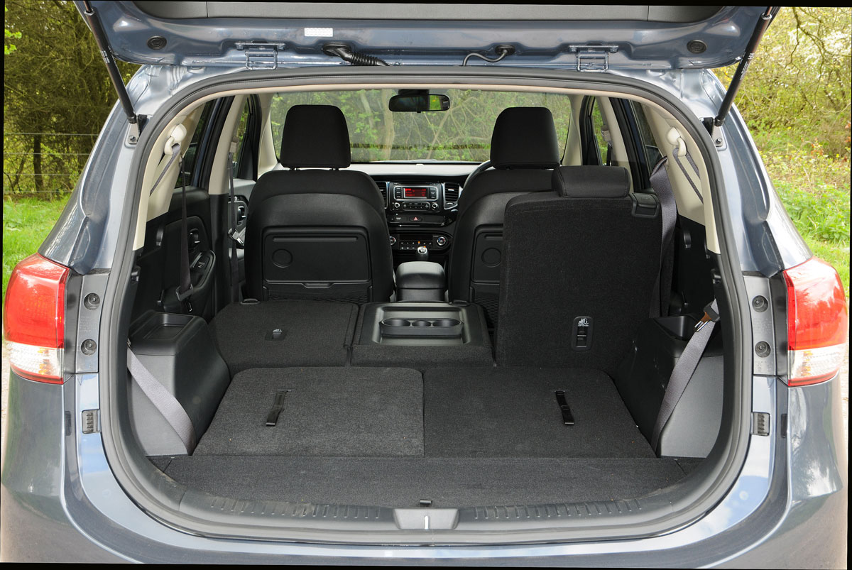 Kia Carens boot