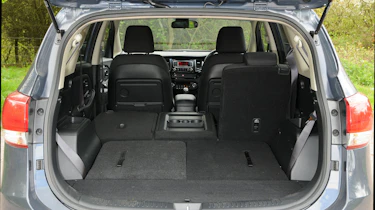 Kia Carens boot