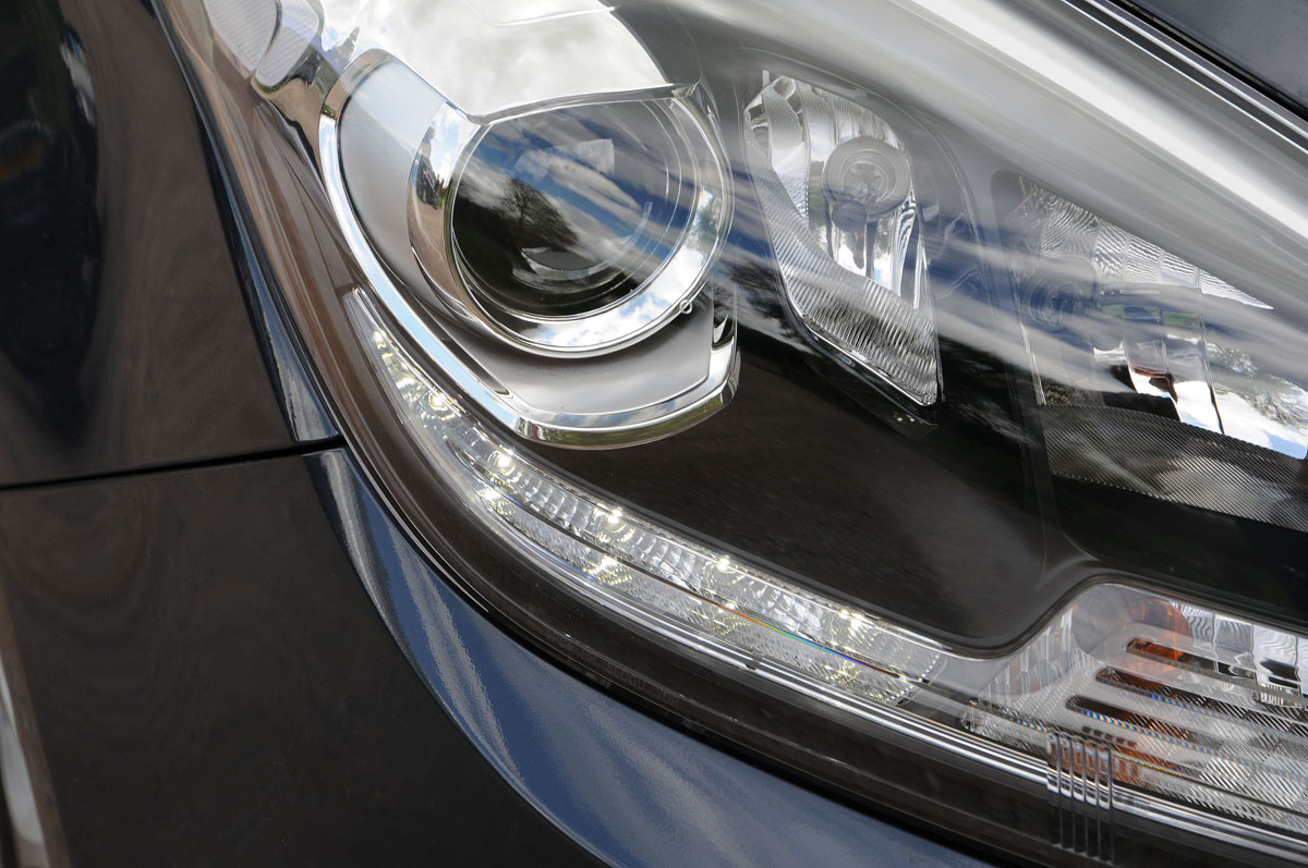 Kia Carens light
