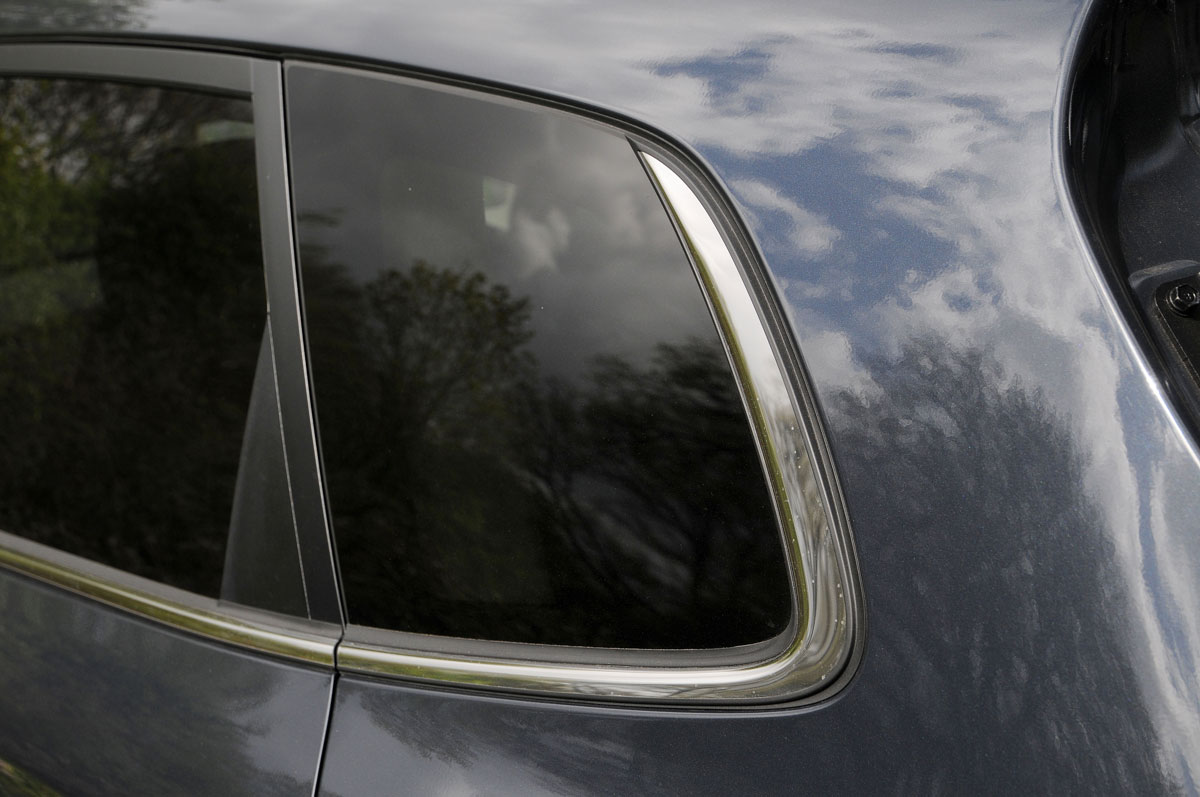 Kia Carens window