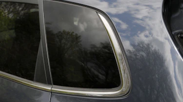 Kia Carens window