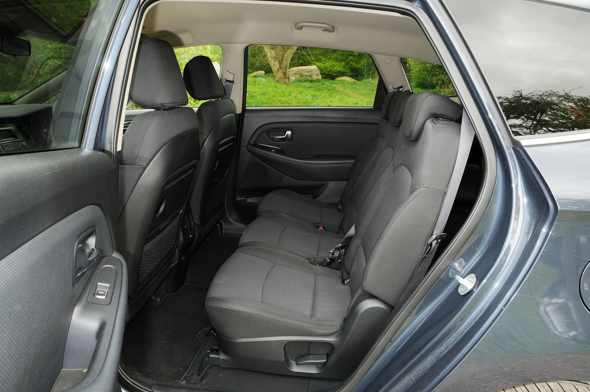 Kia Carens rear seats