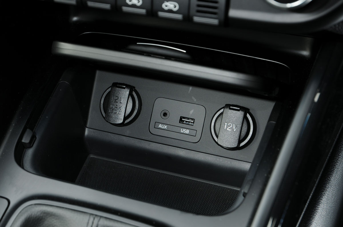 Kia Carens USB connector