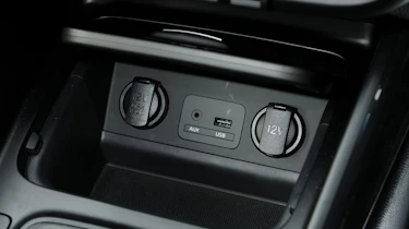 Kia Carens USB connector