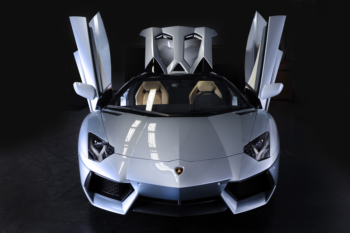 Lamborghini Aventador Roadster front tracking