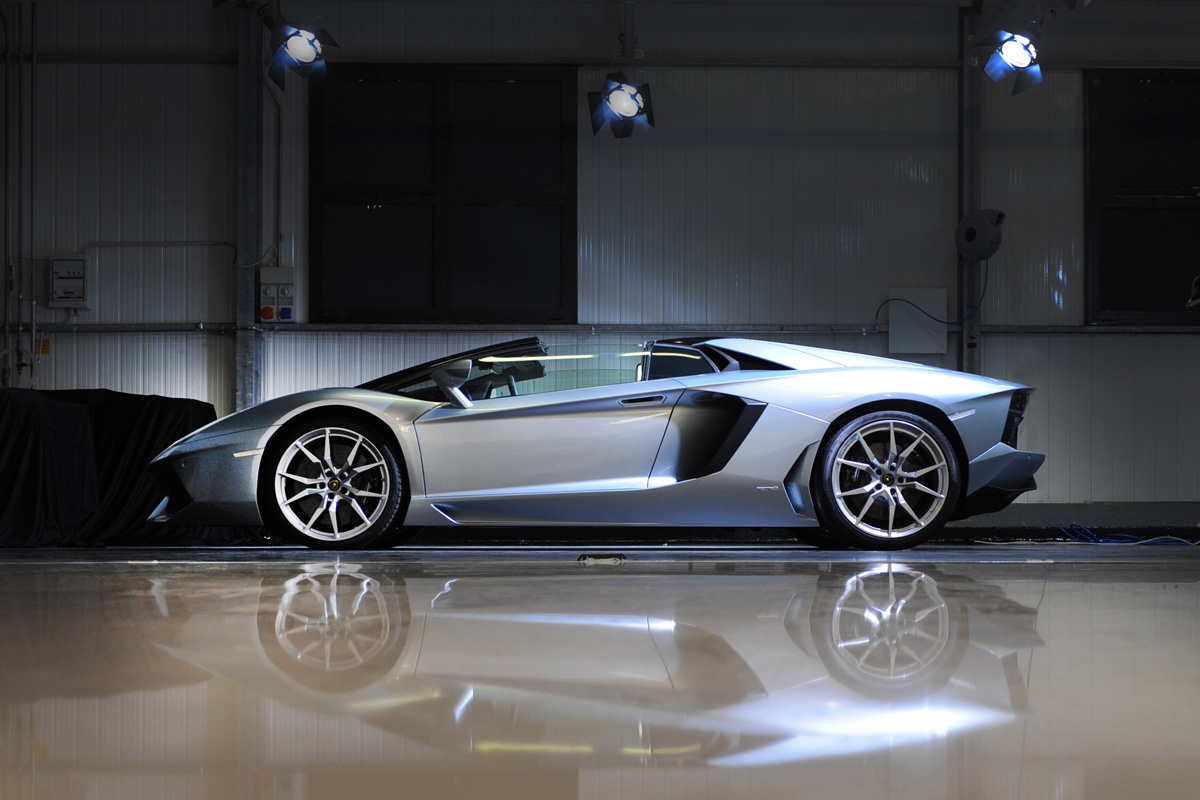 Lamborghini Aventador Roadster panning